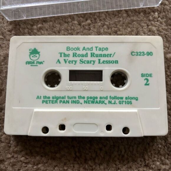 Peter Pan Book And Tape Bugs Bunny/The Road Runner Cassette Tape - Picture 2 of 4